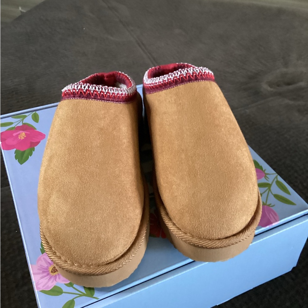 Brand New SHEIN Clogs - Picture 2 of 3